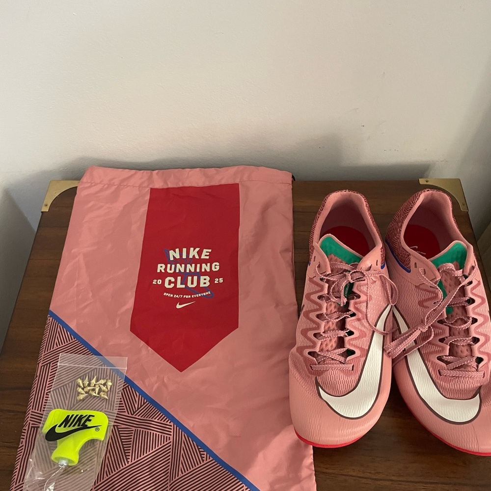 Nike Rival sprint   Red Stardust Stadium with bag and accessories. HQ2061-600